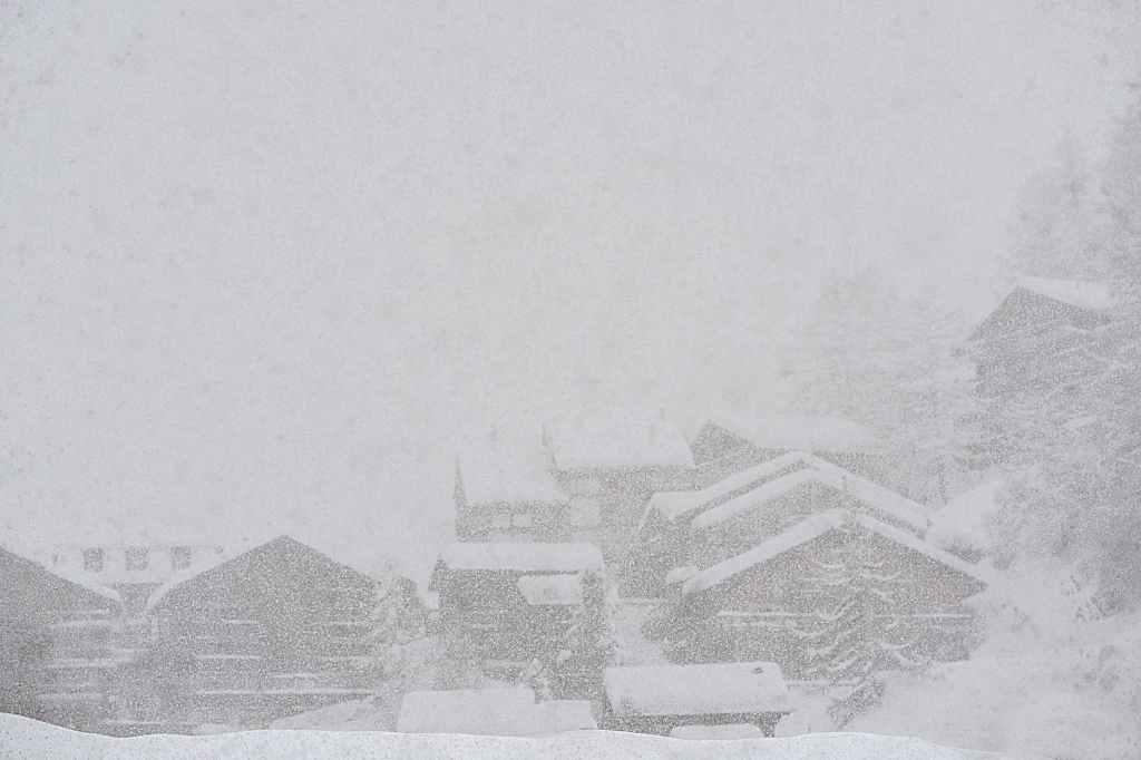 Snow Magic Unveiled: The Mesmerizing Dance of Lake Effect Snow in the Great Lakes Region, Featuring Michigan’s Winter&nbsp;Wonderland